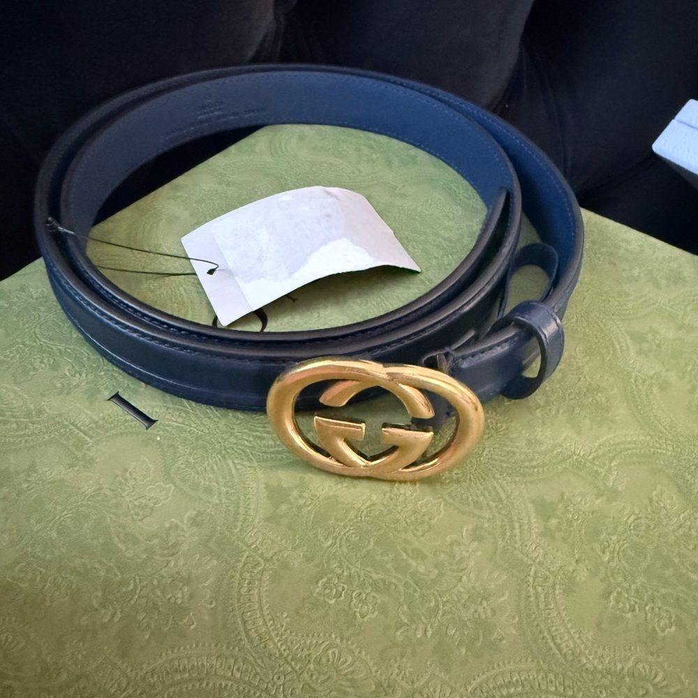 Brand new unisex Gucci Gold Buckle navy Leather Belt - Picture 3 of 9
